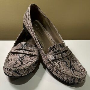 CL by Laundry Snakeskin Pattern Loafers